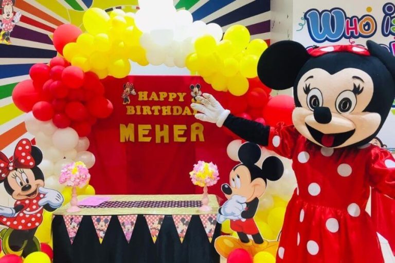 Minnie Mouse Stage Decoration