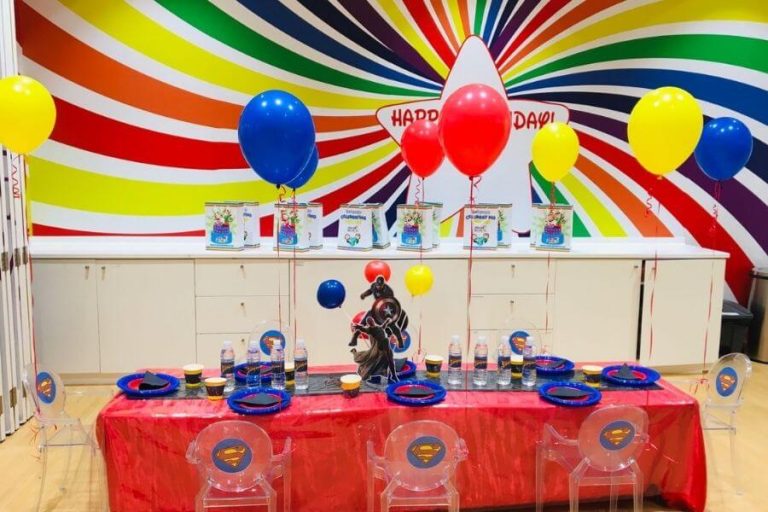 Party table with Super Hero's