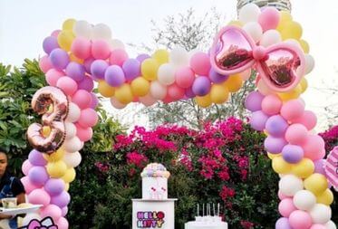 Hello kitty Balloon Decoration at cheekymonkeys