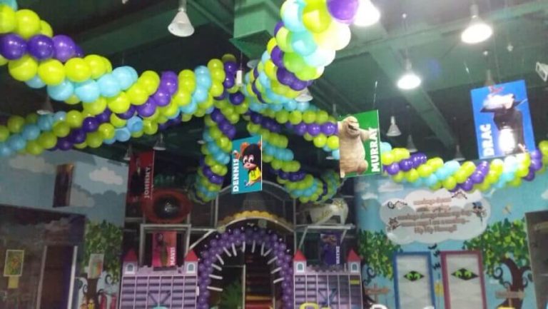 Outdoor Balloon Decoration