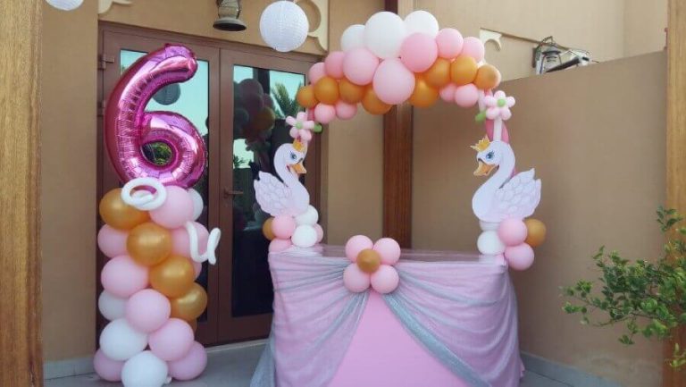 Outdoor Birthday Balloon Garland Decor