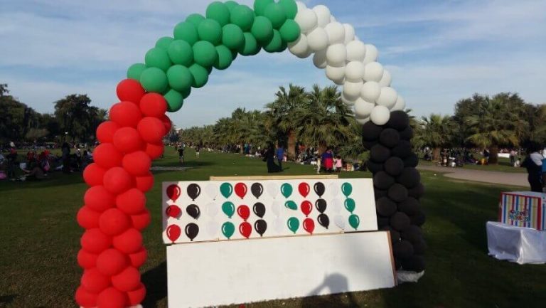 Outdoor Party Balloon Arch Decor