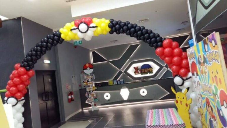 Outdoor Party Balloon Arch Design