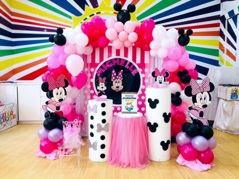 Minnie mouse arch decoration