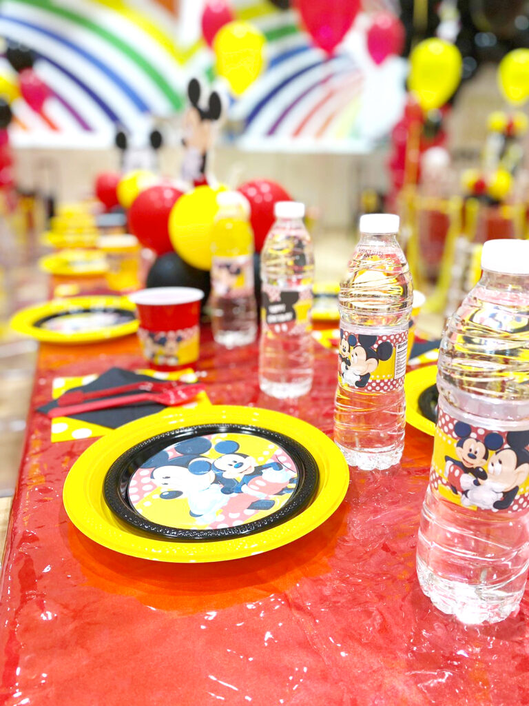 Minnie mouse dining decoration